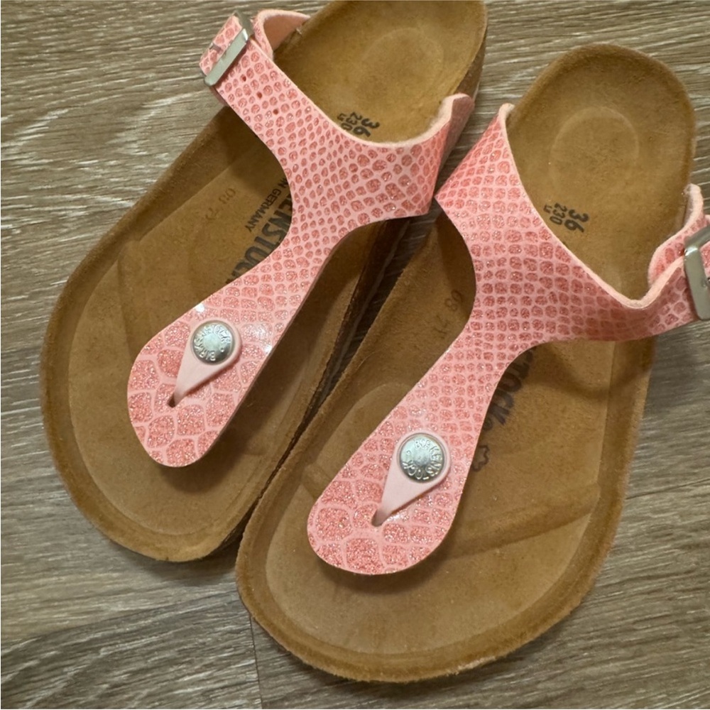 Birkenstock Gizeh Magic Snake Rose Sandals Women’s Size US 6 EU 36